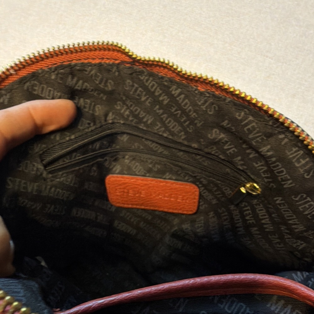 Steve Madden Brown Embossed Logo Crossbody Bag Zip Top Gold Chain Strap - Picture 6 of 6